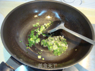 火腿丁炒饭的做法步骤：1