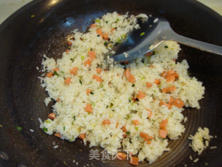 火腿丁炒饭的做法步骤：4