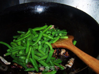 酱香浓郁的--酱焖肉片扁豆的做法步骤：7