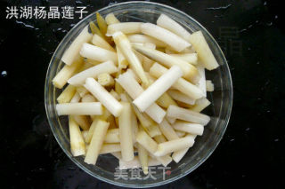 清炒藕簪  地方特色的家常菜的做法步骤：3
