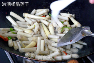 清炒藕簪  地方特色的家常菜的做法步骤：7