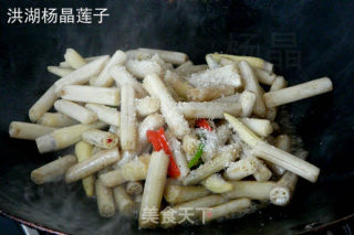 清炒藕簪  地方特色的家常菜的做法步骤：8