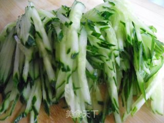 金针菇凉拌黄瓜丝的做法步骤：3