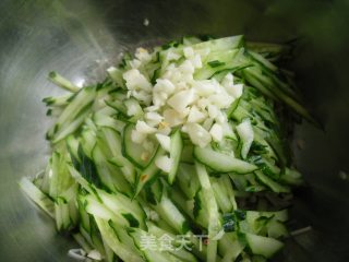 金针菇凉拌黄瓜丝的做法步骤：5