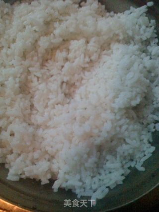 五彩蛋焗饭的做法步骤：1