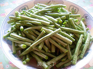 【川菜】干煸豇豆的做法步骤：1