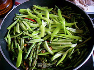 【川菜】干煸豇豆的做法步骤：11