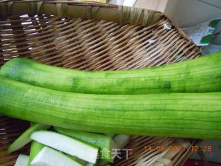 【川菜】白油丝瓜的做法步骤：2