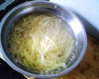 炝拌土豆丝的做法步骤：2