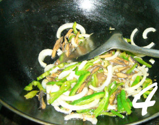 豆鼓情缘---豆鼓青椒炒鱼干的做法步骤：4