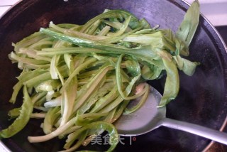 豆豉鲮鱼油麦菜的做法步骤：5