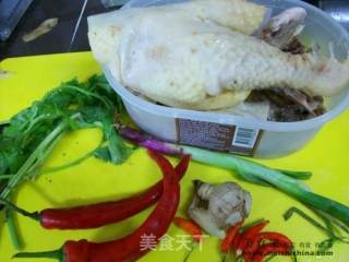 家常菜肴@@红椒蒸咸鸡的做法步骤：1