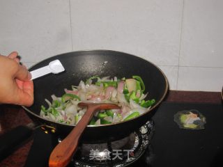 菜椒洋葱炒鸡蛋的做法步骤：7
