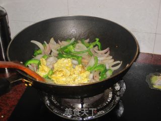 菜椒洋葱炒鸡蛋的做法步骤：8