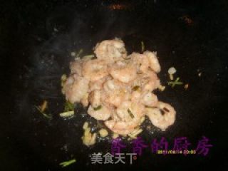 西兰花鸡蛋炒虾仁的做法步骤：4