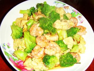 西兰花鸡蛋炒虾仁的做法步骤：6