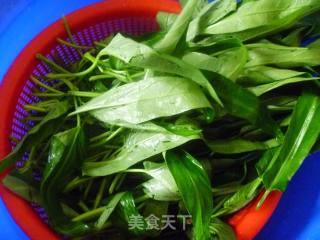 清炒空心菜的做法步骤：1
