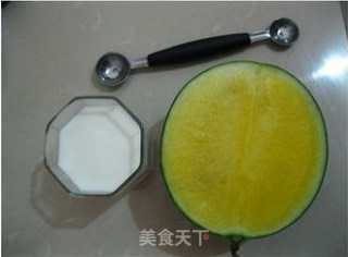 夏日午后简单DIY----酸奶黄西瓜球的做法步骤：1