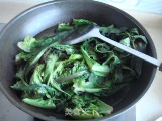莴笋叶饺子的做法步骤：2