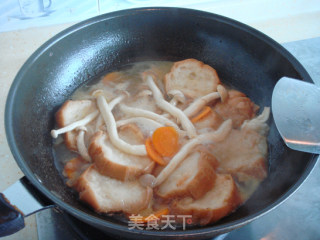 日式油麸煨白玉菇的做法步骤：3