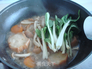 日式油麸煨白玉菇的做法步骤：4