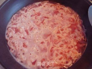 粉红苋菜面的做法步骤：7