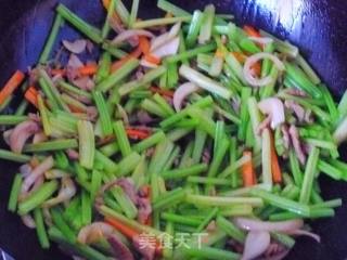 香芹炒肉丝的做法步骤：12