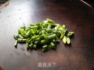 葱烧大虾的做法步骤：2