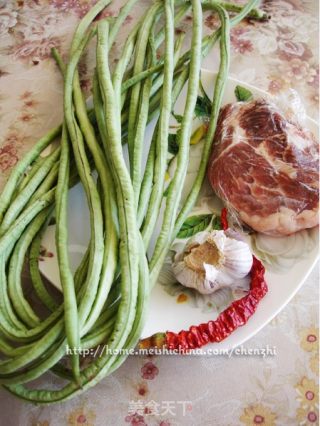 肉丝炒豇豆的做法步骤：1