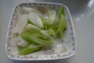 木耳炒肉片的做法步骤：3
