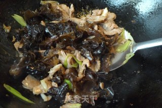 木耳炒肉片的做法步骤：8