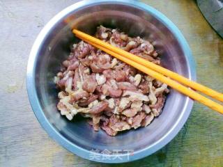 黑木耳炒肉片的做法步骤：2