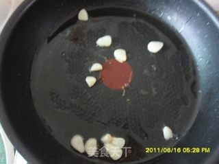 排毒养颜 包菜炒木耳 （减肥菜谱2）的做法步骤：2