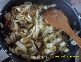 排毒养颜 包菜炒木耳 （减肥菜谱2）的做法步骤：4