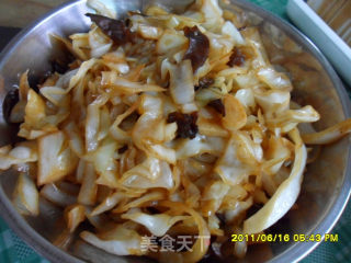 排毒养颜 包菜炒木耳 （减肥菜谱2）的做法步骤：5