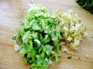 熏肉芹菜包的做法步骤：4