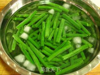 【鲁菜】----麻汁豆角的做法步骤：3