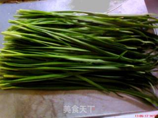 家常菜--韭菜炒鸡蛋的做法步骤：1