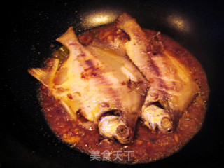 【鲁菜】酱烧鲳鱼的做法步骤：7