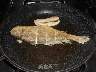 酱烧黄花鱼的做法步骤：4