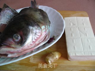 鱼头豆腐汤的做法步骤：1