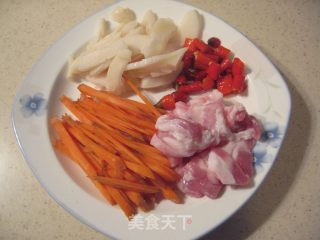 酸辣炒河粉的做法步骤：1