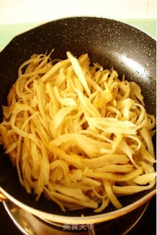 什锦炒饼丝的做法步骤：4