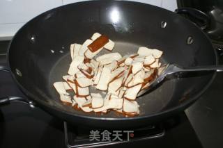 青尖椒炒豆干的做法步骤：2