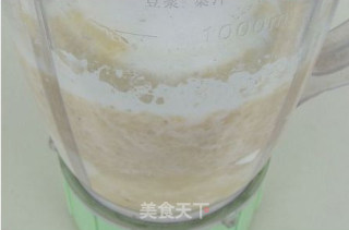 夏日冰凉甜品——巧克力香蕉奶昔的做法步骤：2