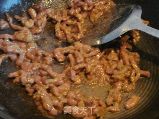 酸菜炒牛肉的做法步骤：2