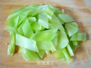 醋溜莴苣的做法步骤：2