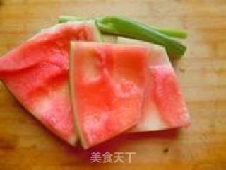 凉拌西瓜皮的做法步骤：1