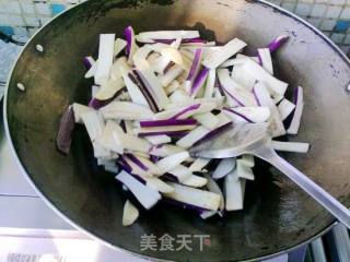 少油版鱼香茄子的做法步骤：2