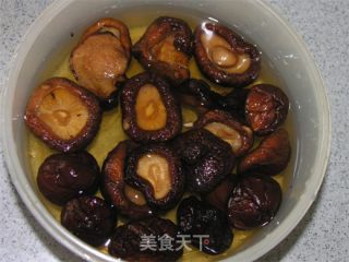 香菇扒油菜的做法步骤：1